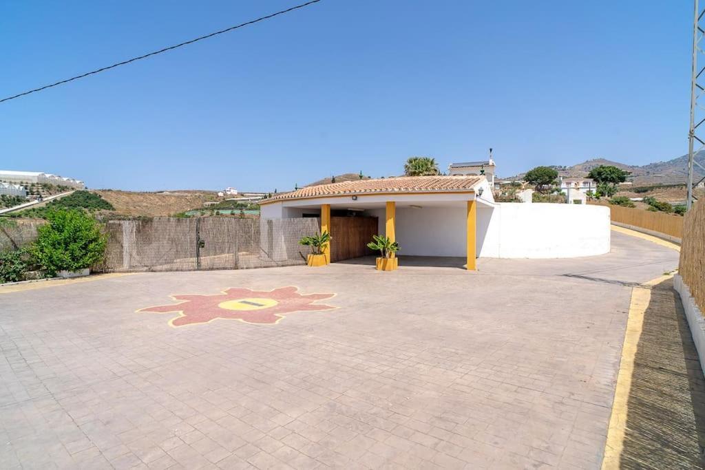 Dream With Parking, Private Pool And Views Willa