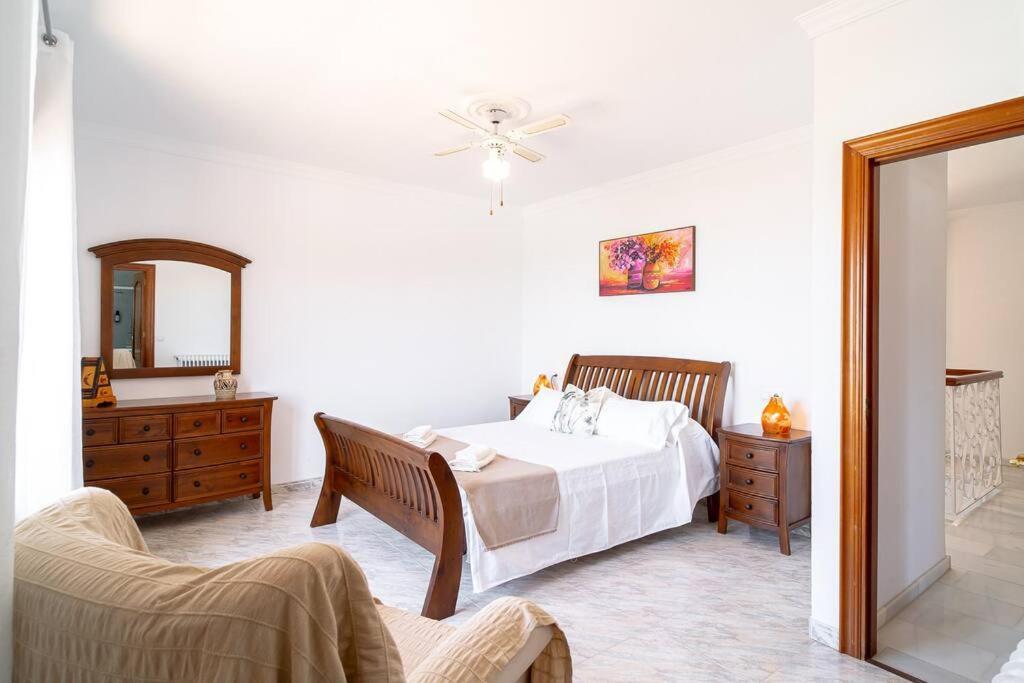 Dream With Parking, Private Pool And Views Willa