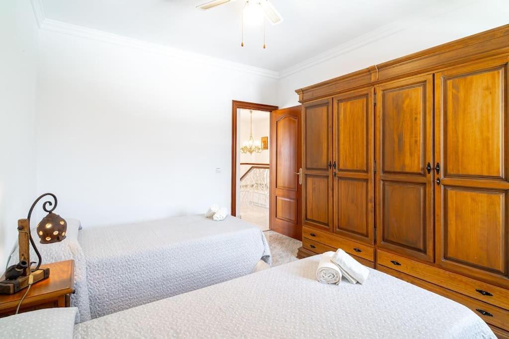 Dream With Parking, Private Pool And Views Willa