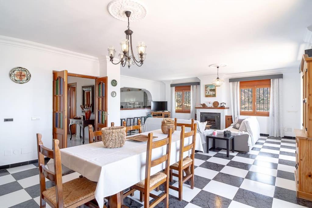 Dream With Parking, Private Pool And Views * Malaga