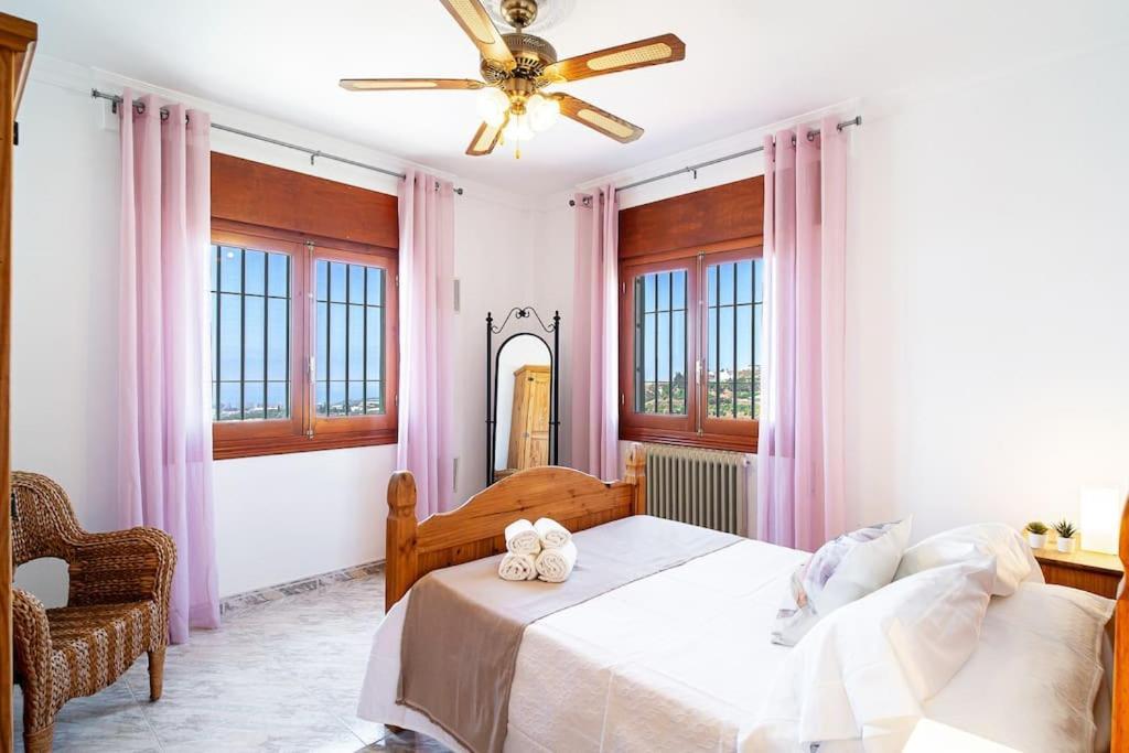 Dream With Parking, Private Pool And Views Villa