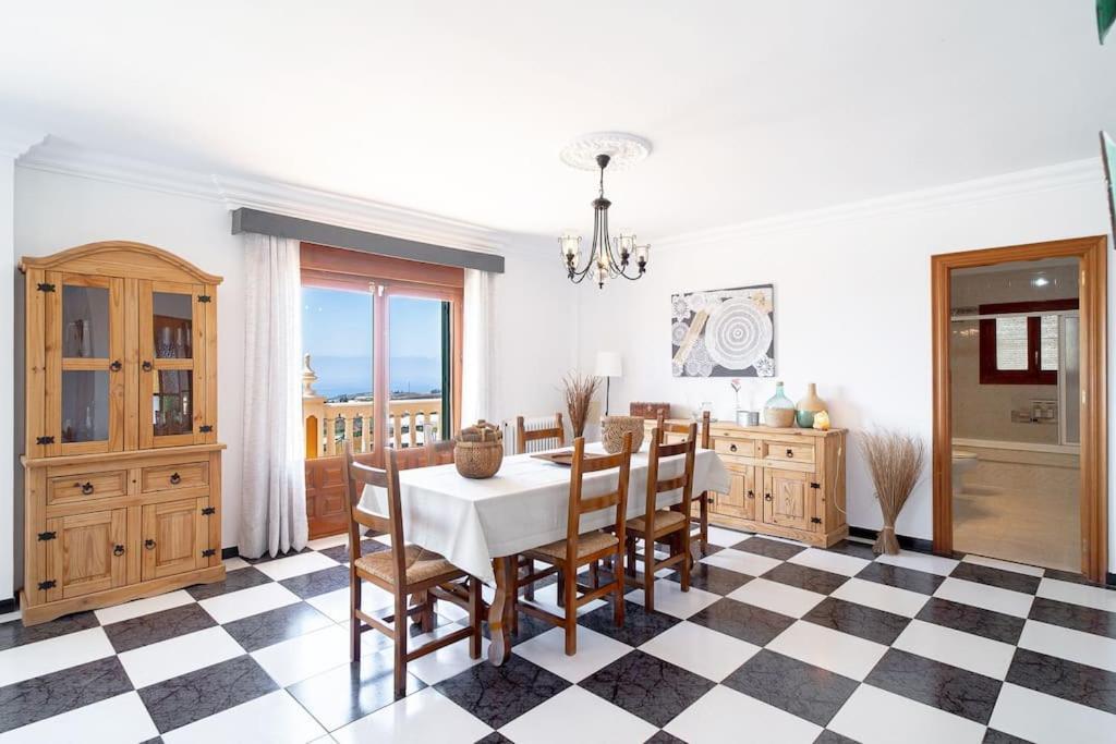 Dream With Parking, Private Pool And Views *